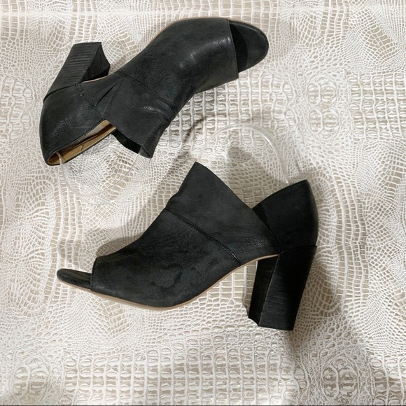 Me Too Women's Adam Tucker McKenna Cuoio Sandal - Picture 9 of 13